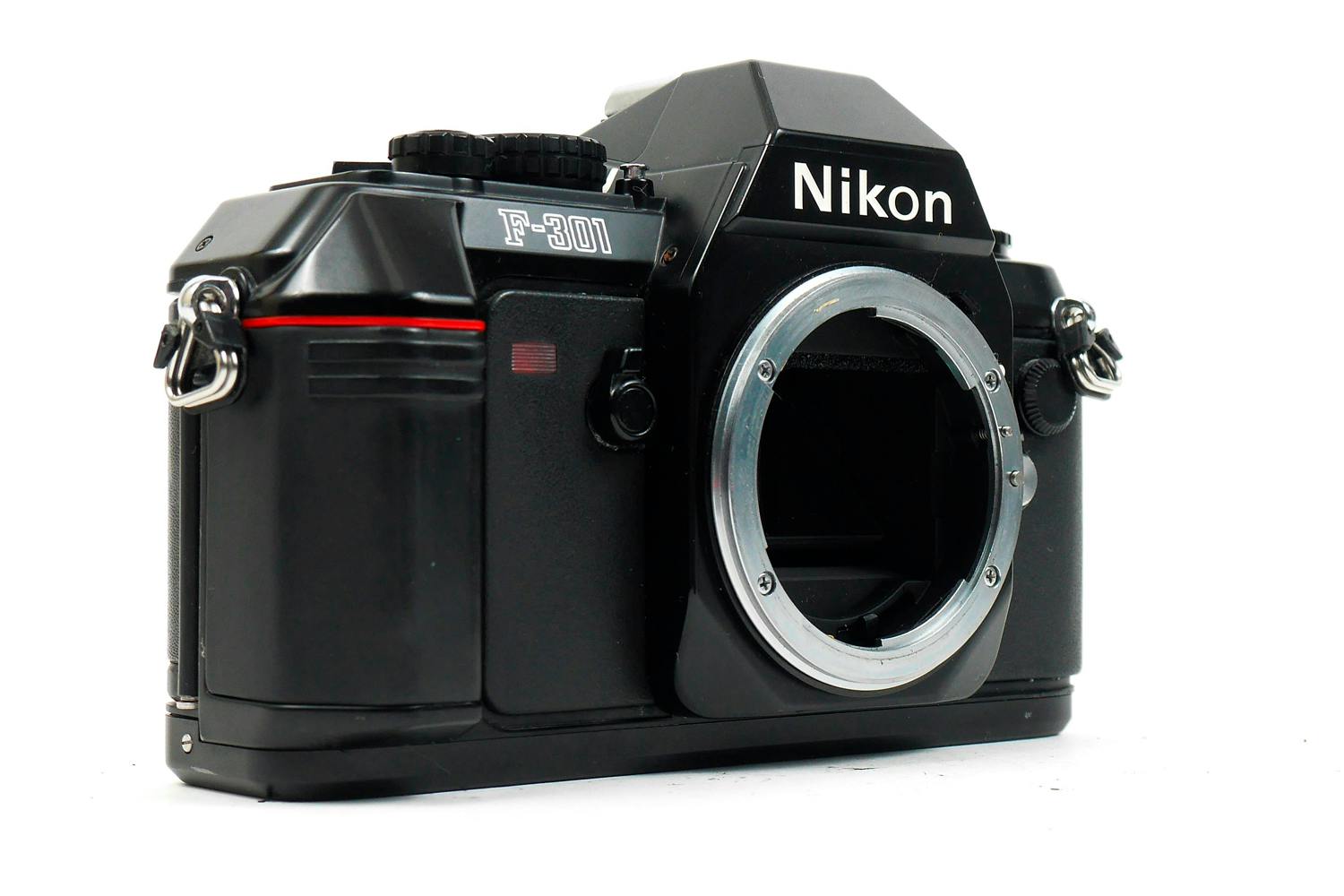 Nikon F301 En begagnad kamera som denna kostar ofta inte mer än några hundra kronor.